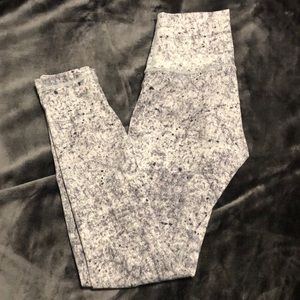 Lululemon Wunder Under size 2 Grey/White print